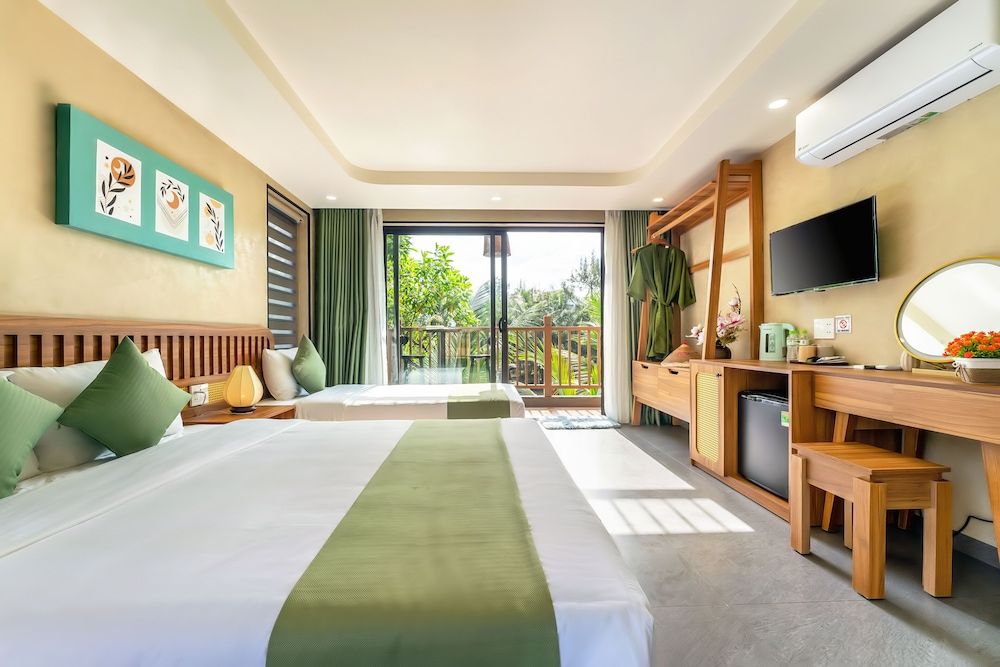 Deluxe Triple Room, Pool View