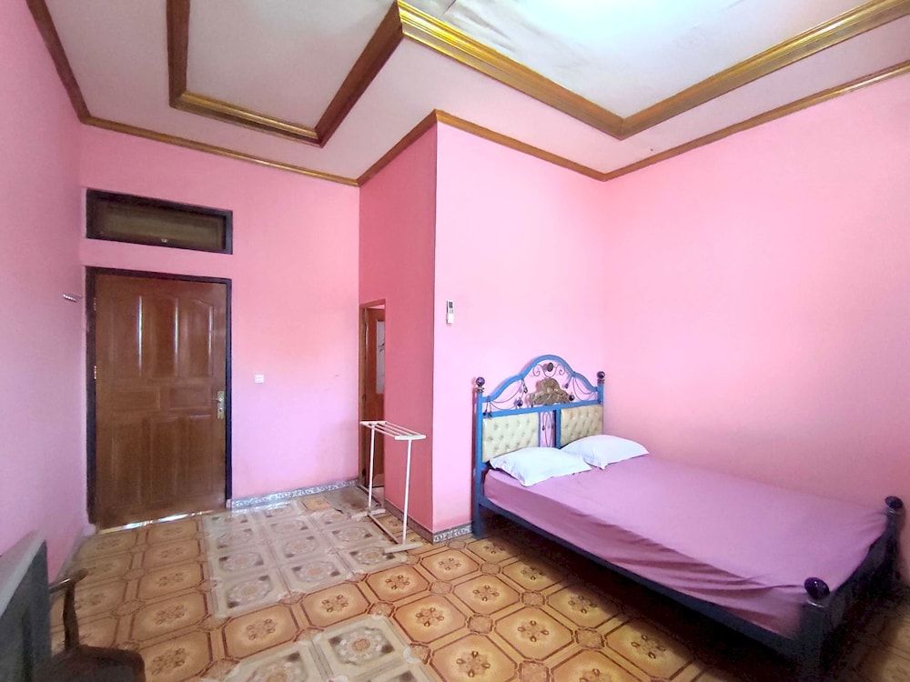 Hotel O Homestay Aqsa Standard Double Room 4