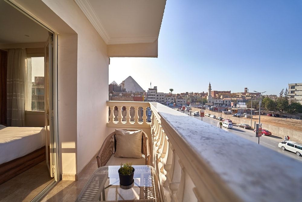 The Palace Pyramids inn Royal Room 6