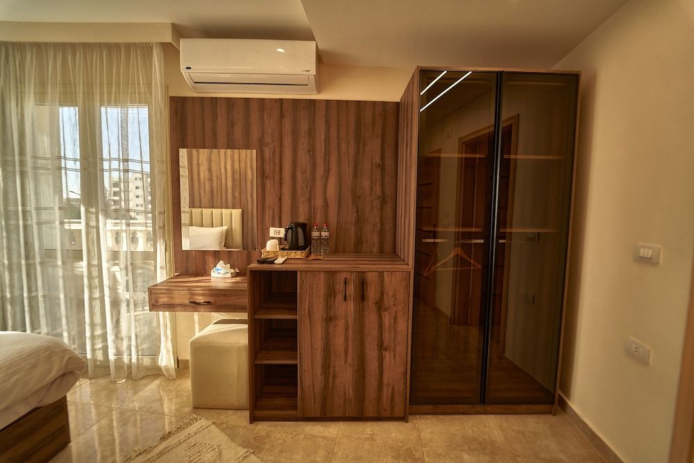 The Palace Pyramids inn Royal Room 10