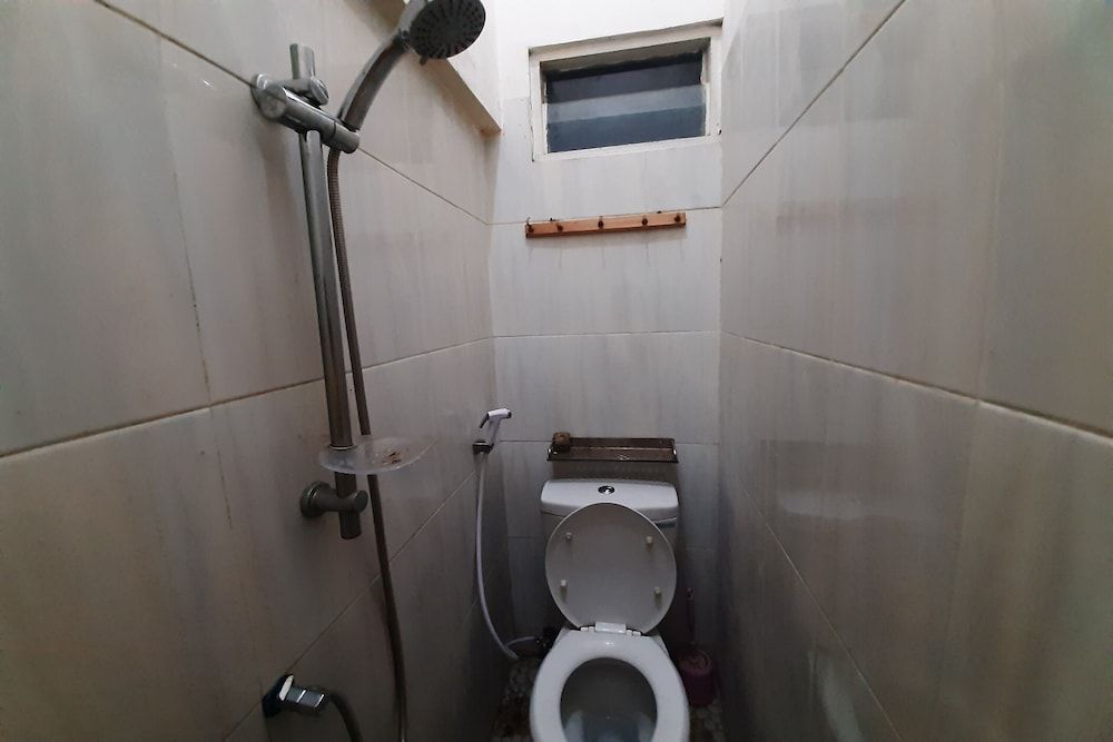 SPOT ON 93283 Sengon Kostel Syariah Basic Double Room 8