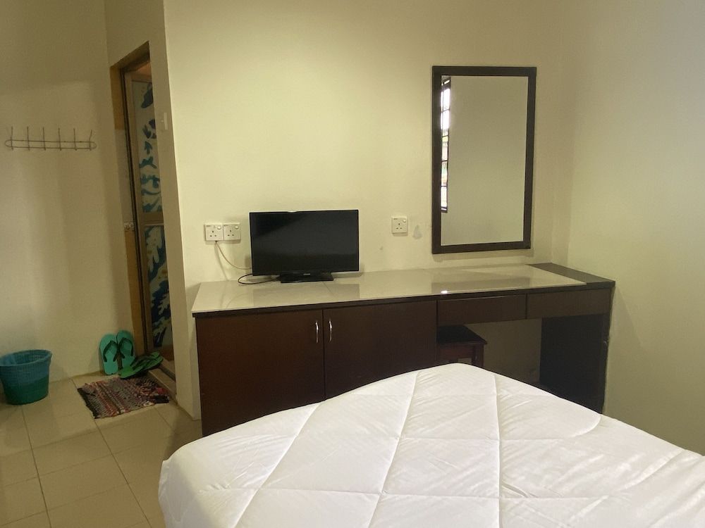 OYO 90896 Gold Hill Hotel Deluxe Twin Room 4