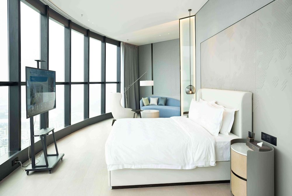 Executive Room, 1 King Bed, Smoking (Deluxe)