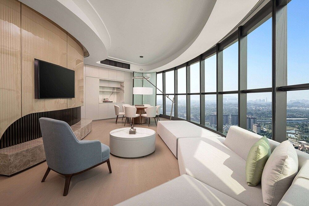 Suite, 1 King Bed, Non Smoking, Lake View
