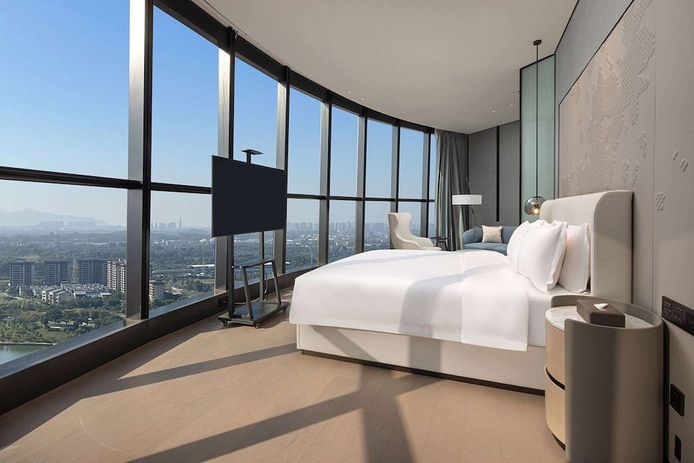 Executive Room, 1 King Bed, Non Smoking, Lake View