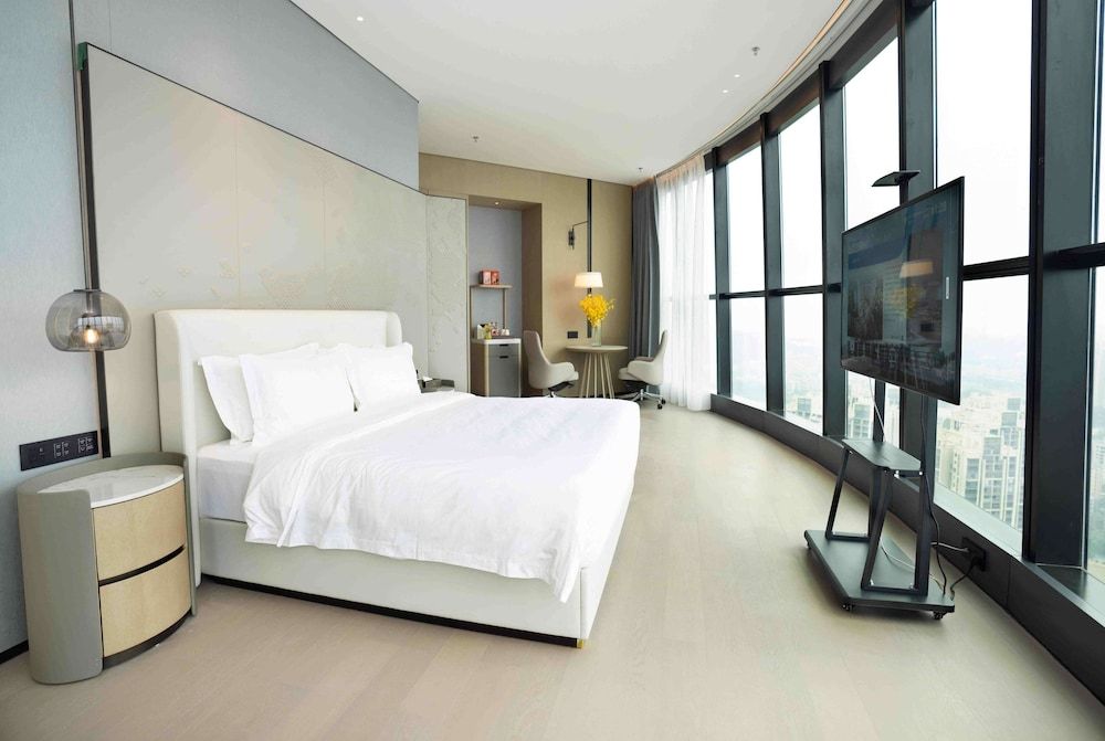 Executive Room, 1 King Bed, Non Smoking, City View