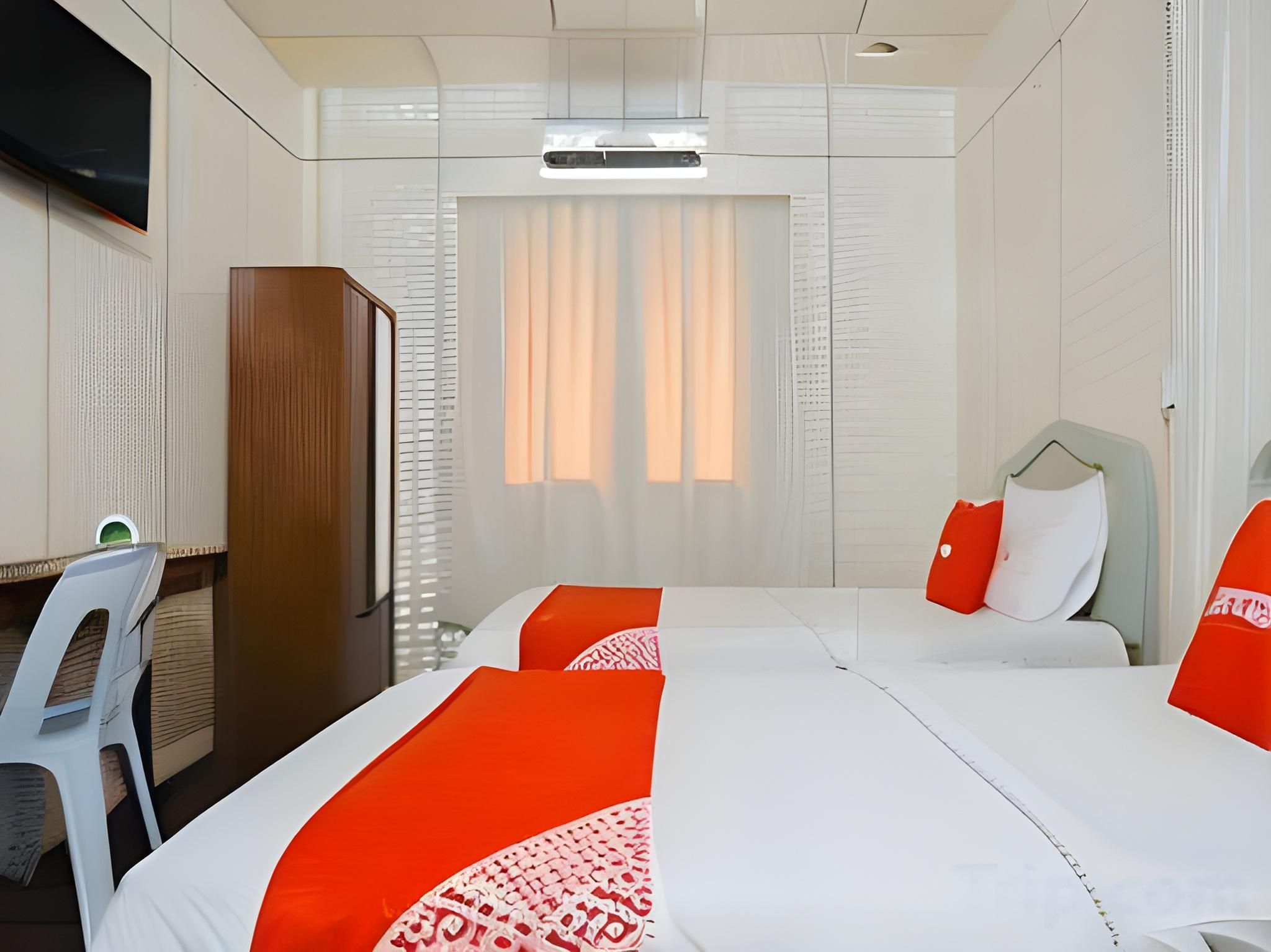 Hotel O The 7 Lodge Tambunan Deluxe Double Room