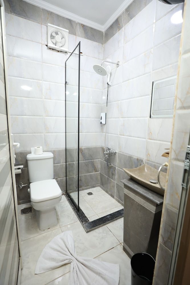 Capital Of Pyramids Hotel Luxury Hot Tub Room With Panoramic Pyramids View & Terrace 12