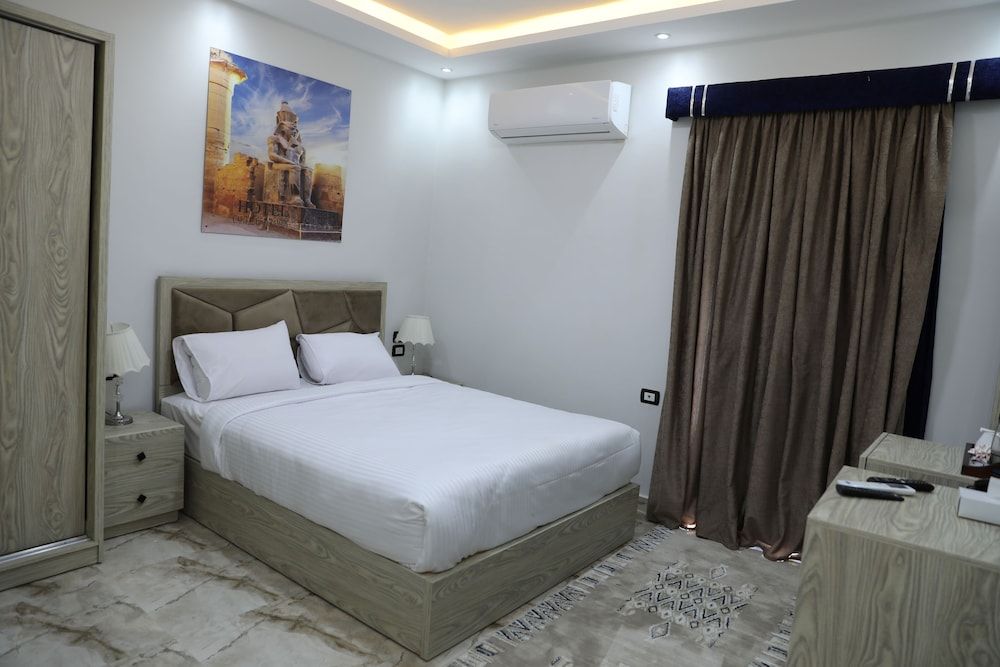 Capital Of Pyramids Hotel Deluxe Double Room With Panoramic Pyramids View 9