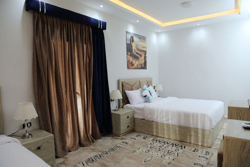 Capital Of Pyramids Hotel Luxury Hot Tub Room With Panoramic Pyramids View & Terrace 4