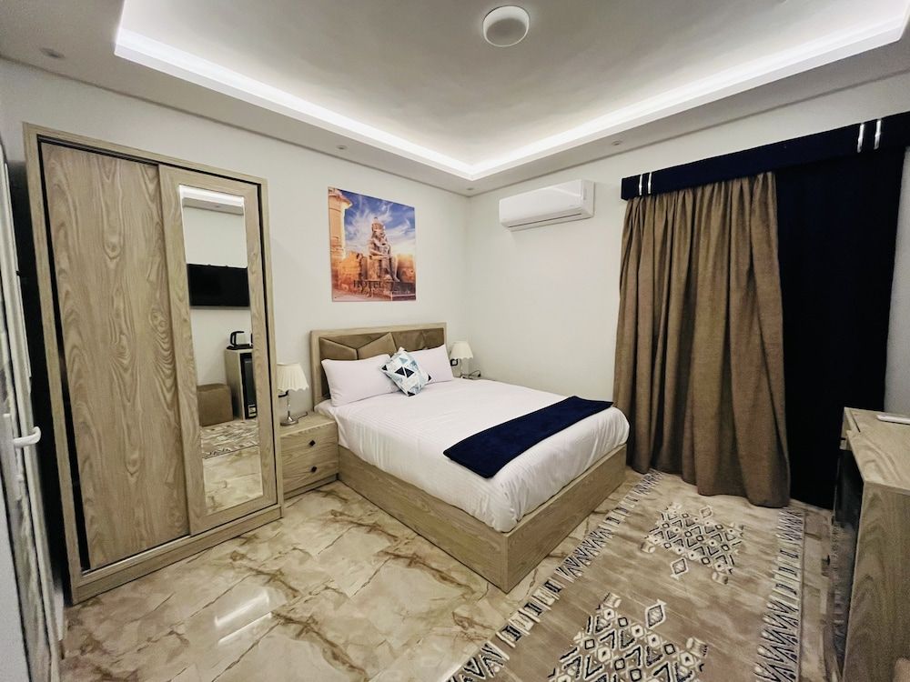 Capital Of Pyramids Hotel Deluxe Double Room With Panoramic Pyramids View 3