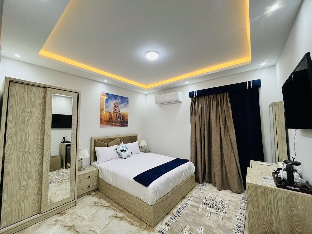 Capital Of Pyramids Hotel Deluxe Double Room With Panoramic Pyramids View 4