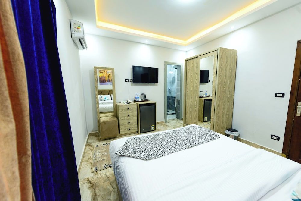 Capital Of Pyramids Hotel Deluxe Double Room With Panoramic Pyramids View 12