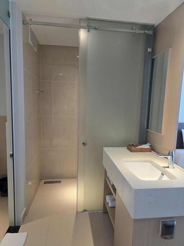 Condotel Cam Ranh Beach Resort Deluxe Triple Room 5