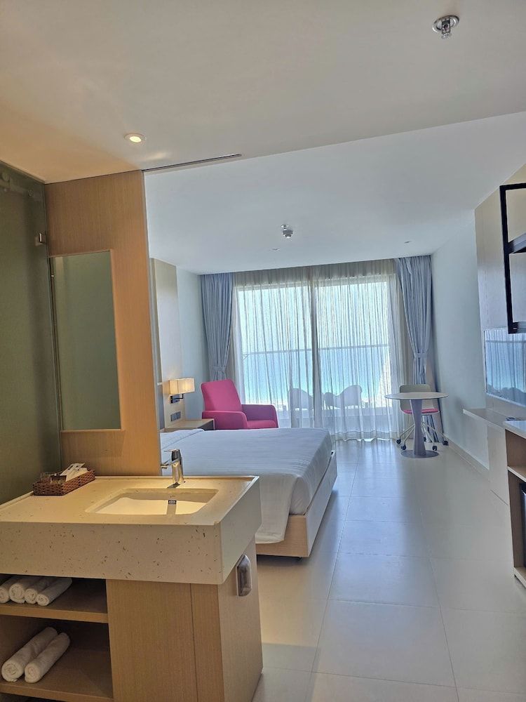 Condotel Cam Ranh Beach Resort Deluxe Triple Room 6
