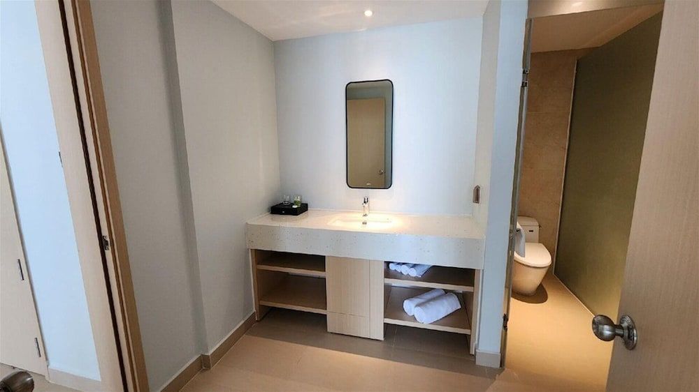 Condotel Cam Ranh Beach Resort Deluxe Triple Room 4