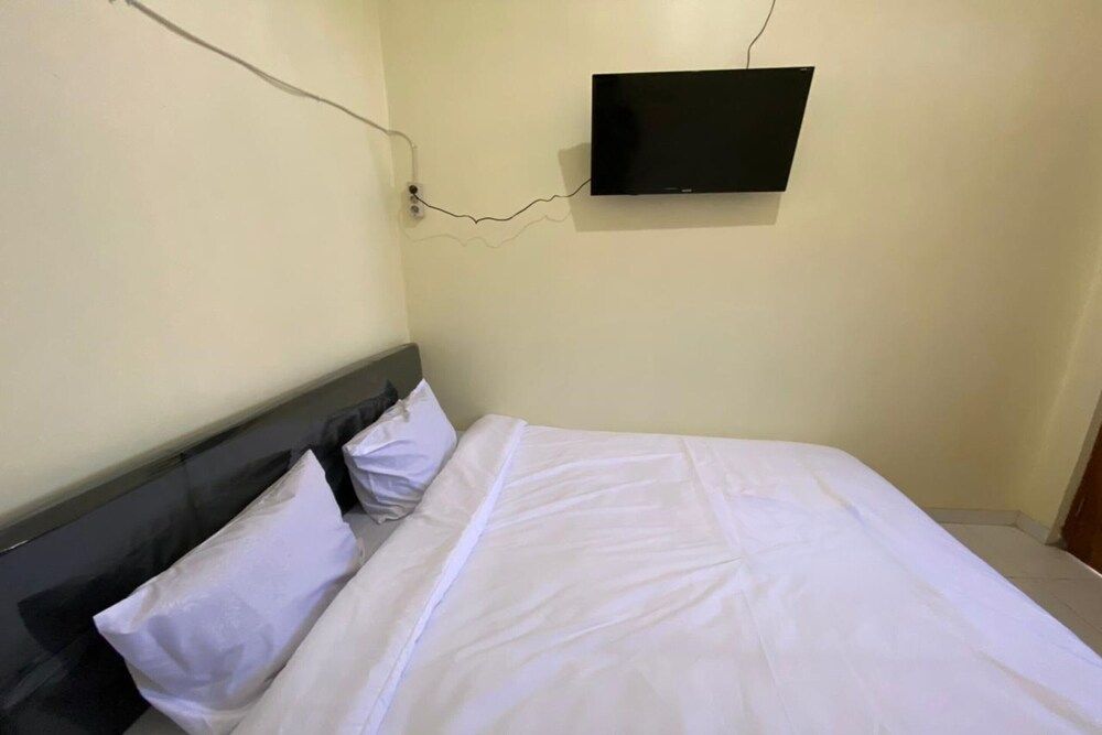 SPOT ON 93452 Wulan Homestay 2  Syariah Basic Double Room 2