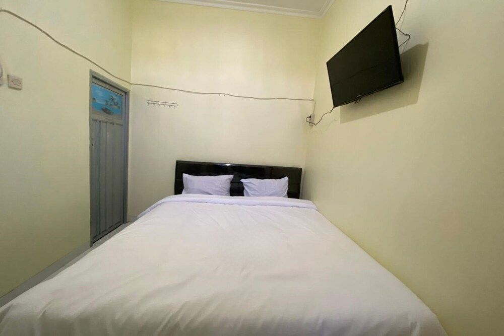 SPOT ON 93452 Wulan Homestay 2  Syariah Basic Double Room 5