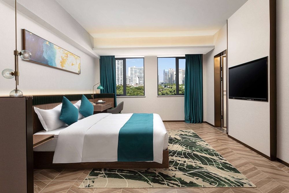 Deluxe Room, 1 King Bed, Non Smoking, City View