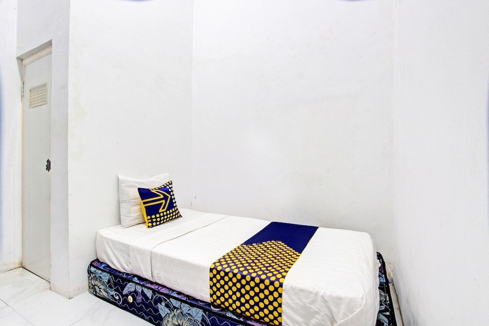 SPOT ON 93527 Agus Kostel SyariahNearWisata Agro Jollong Single Room 6