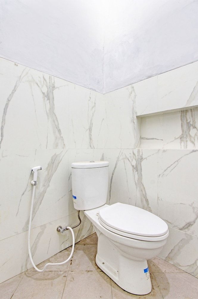 SPOT ON 93527 Agus Kostel SyariahNearWisata Agro Jollong Double Room 9