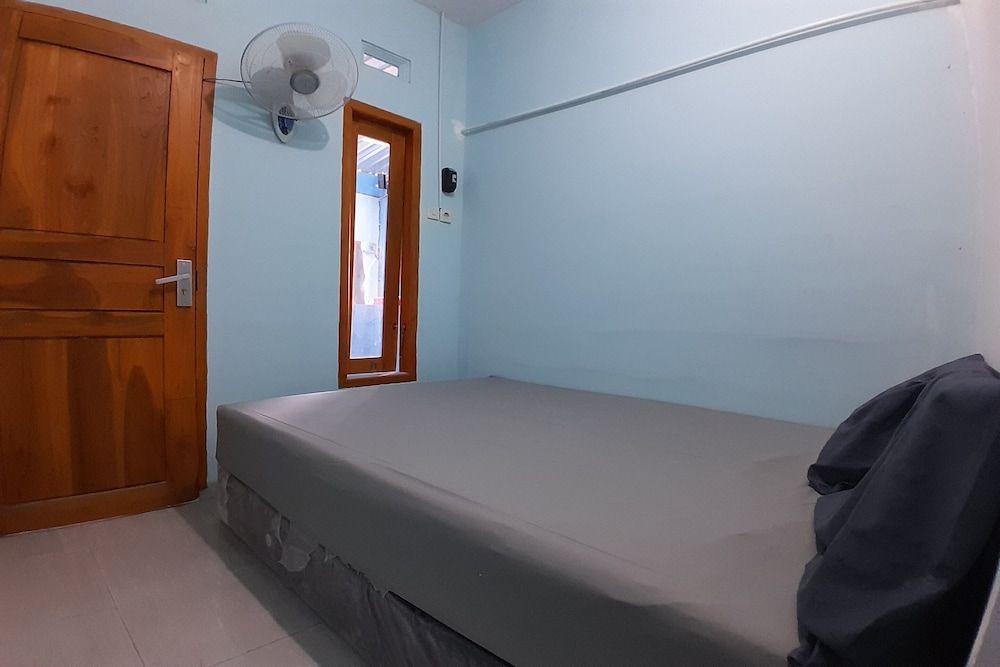 SPOT ON 93410 Wisma Bintang Jepara Economy Double Room 7