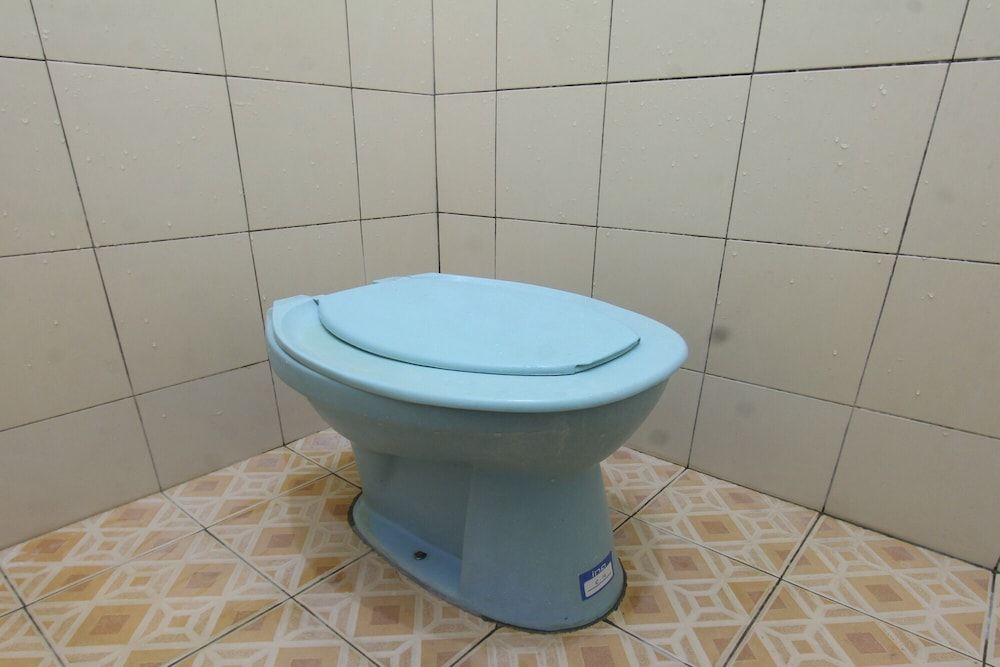 OYO Life 93155 Wisma Sarah Deluxe Double Room 8