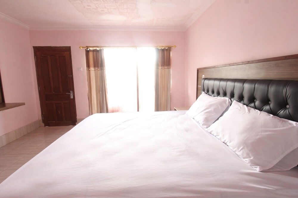 OYO Life 93284 Kos Cendana Raya Standard Double Room