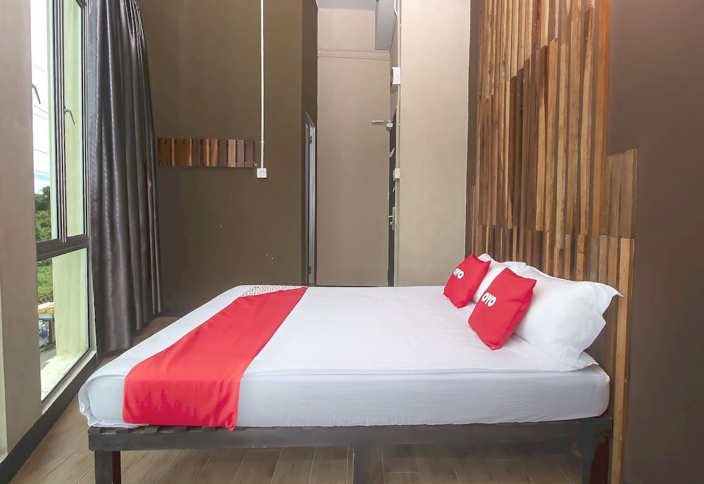 OYO 90094 Hi Inn 3 Deluxe Double Room 5