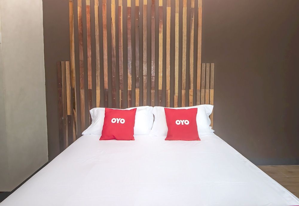 OYO 90094 Hi Inn 3 Deluxe Double Room 2