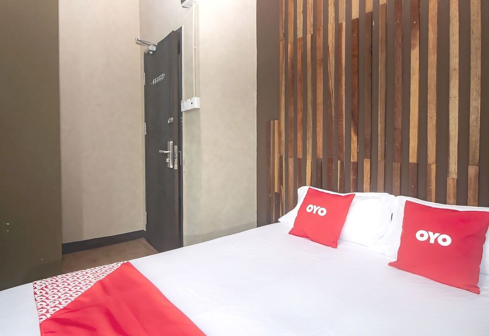 OYO 90094 Hi Inn 3 Deluxe Double Room 3