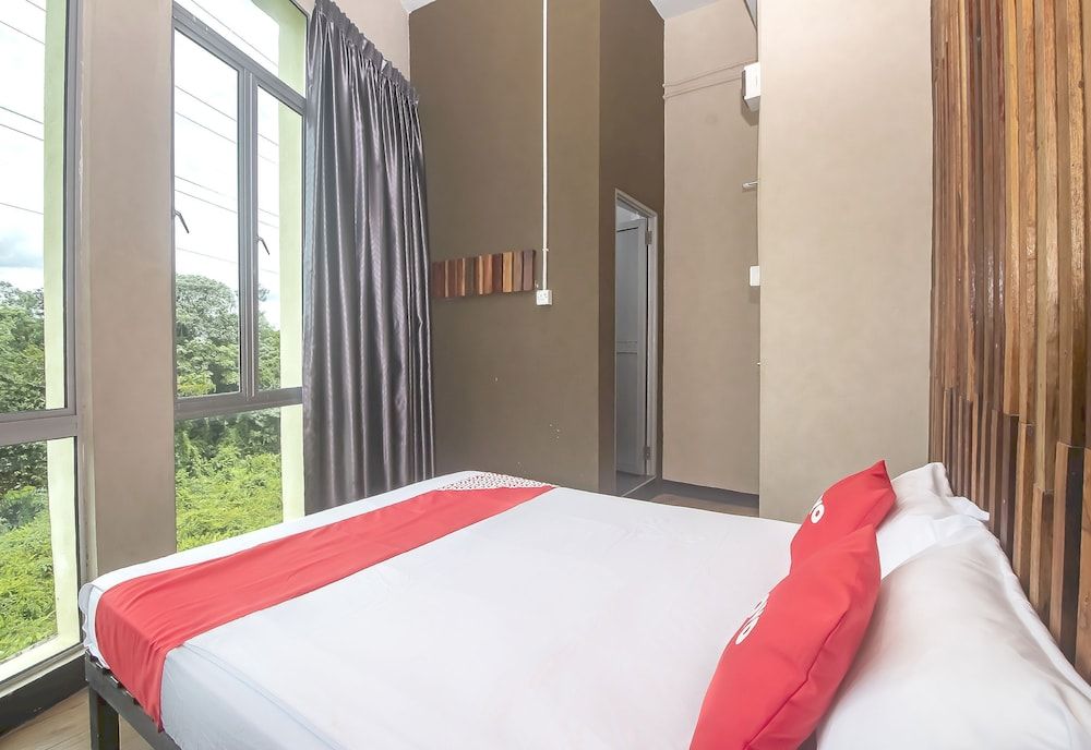 OYO 90094 Hi Inn 3 Deluxe Double Room 4