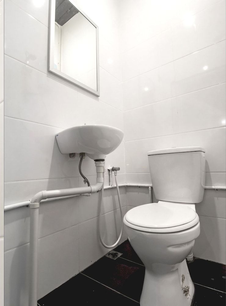 OYO 90094 Hi Inn 3 Deluxe Double Room 11