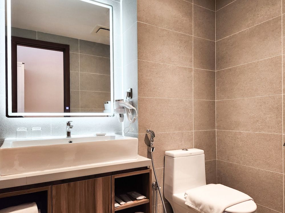 FOX Hotel Glenmarie Shah Alam Deluxe Suite 4