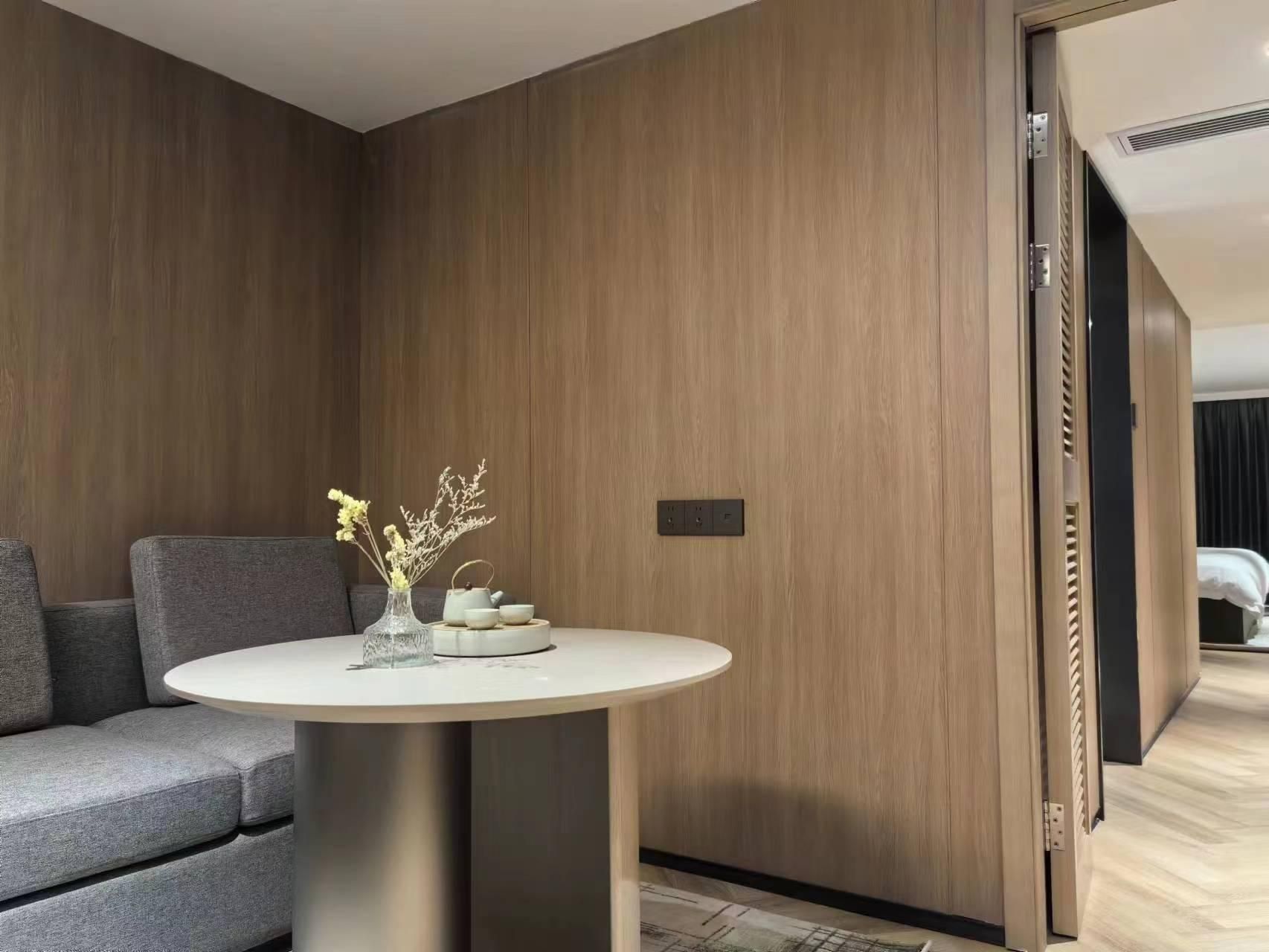 1 King Bed, Business Suite, Non-Smoking