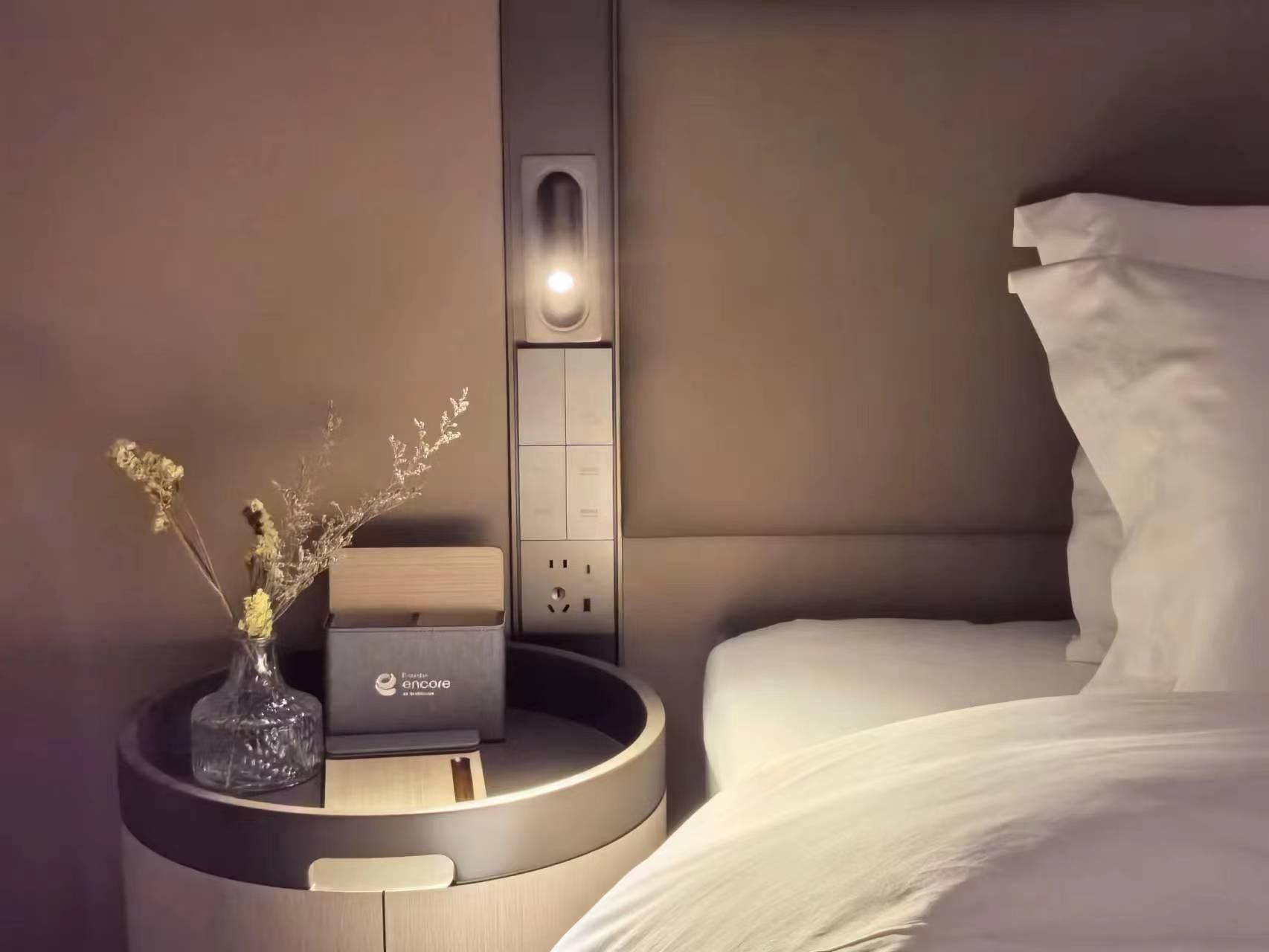 1 King Bed, Deluxe Room, Non-Smoking