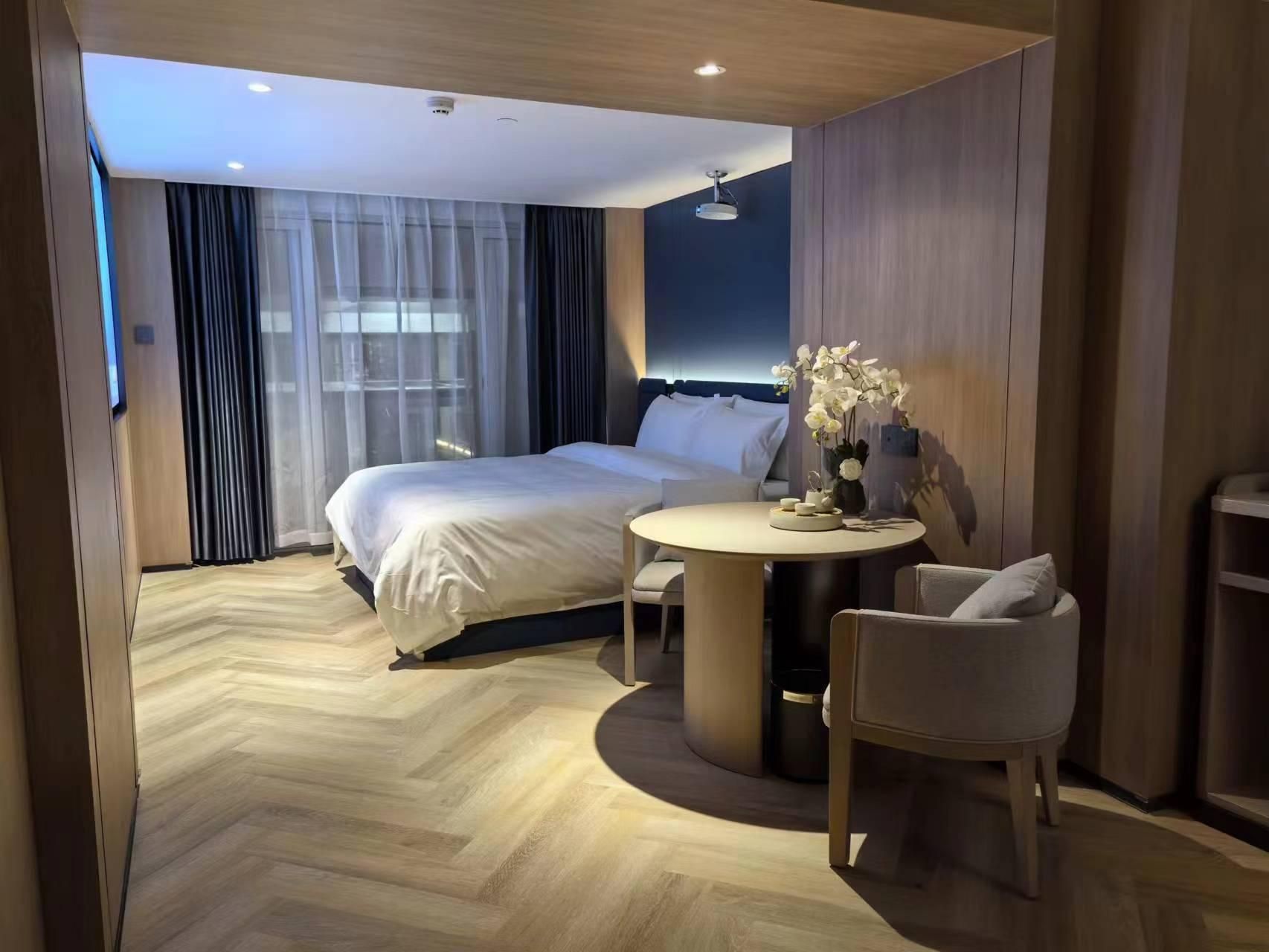 1 King Bed, Superior Room, Non-Smoking