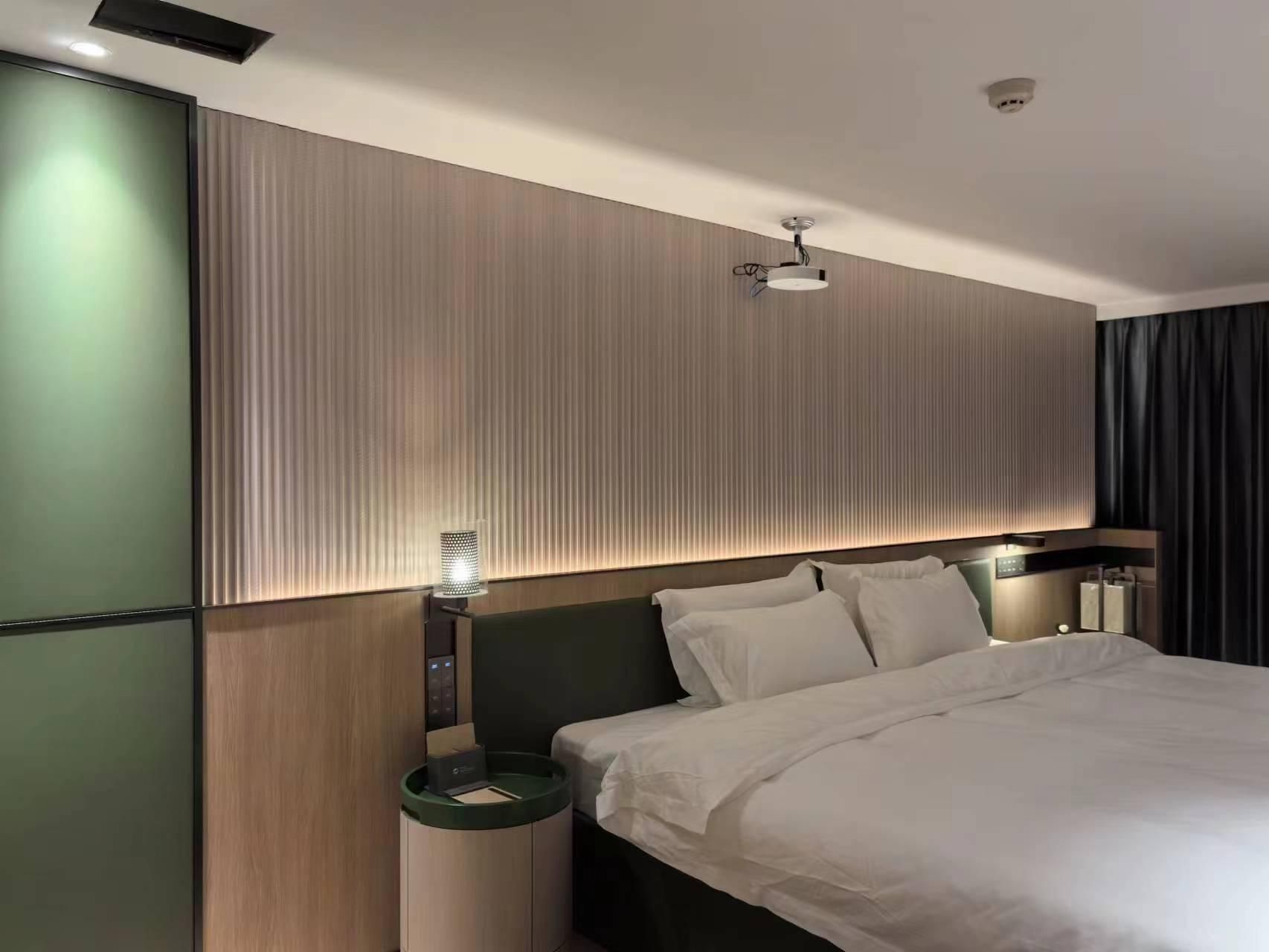 1 King Bed, Business Suite, Non-Smoking