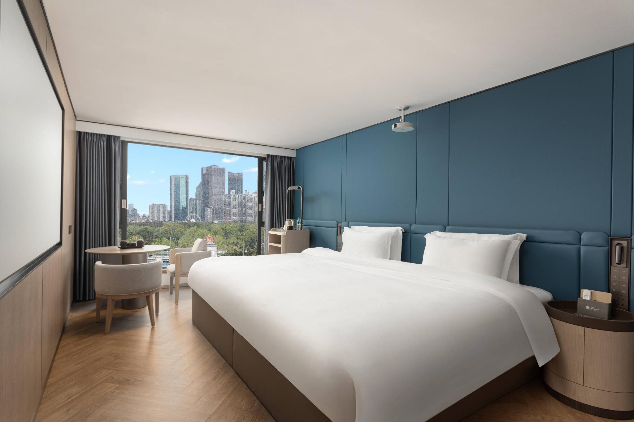 1 King Bed, Deluxe Room, Non-Smoking