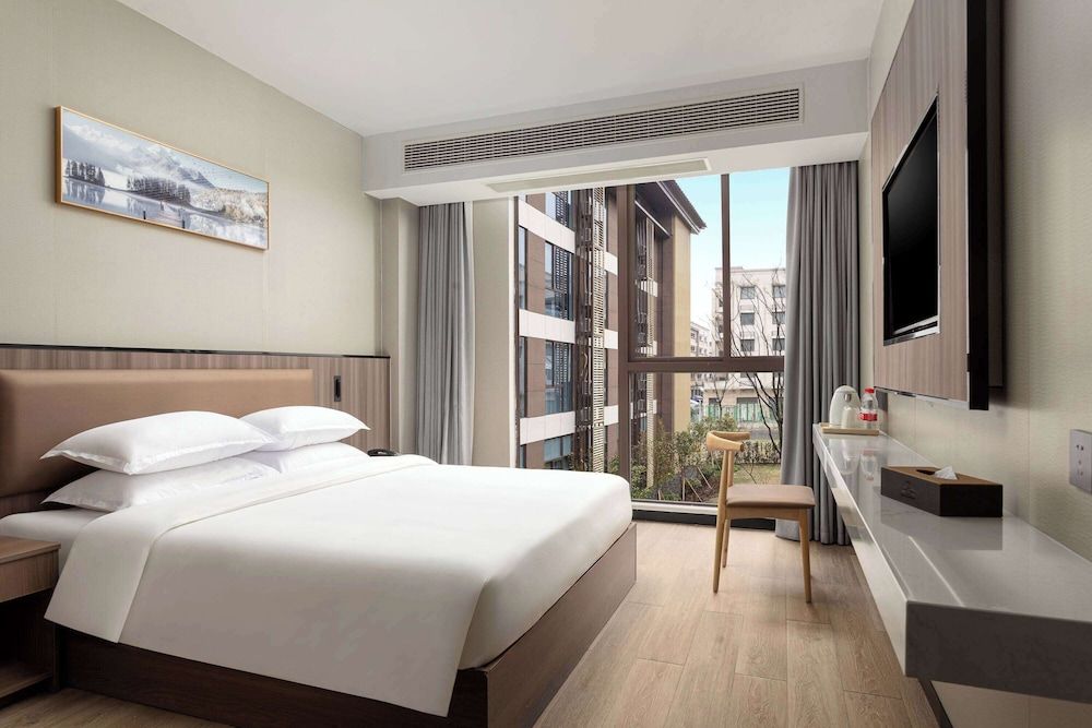 Deluxe Room, 1 King Bed, Non Smoking