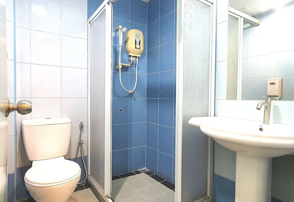 Capital O 90939 Sandakan Central Hotel Deluxe Double Room, 1 Queen Bed 5