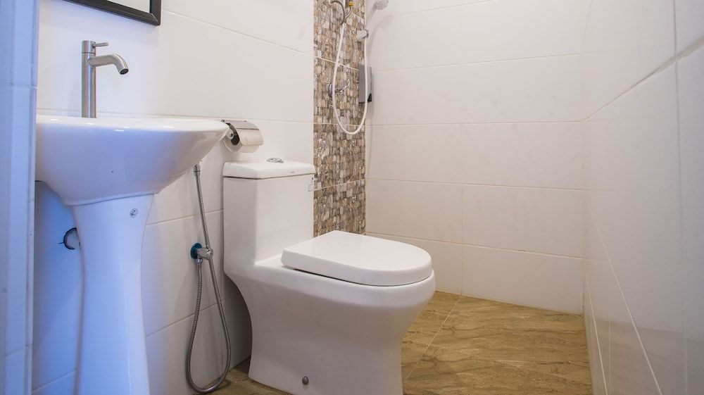 Hotel O Gs Hotels Near Strand Mall Deluxe Double Room, 1 Queen Bed 6