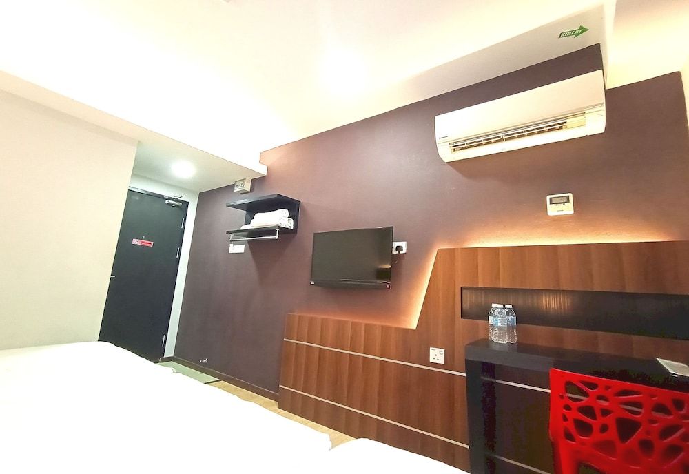 OYO 90091 Hi Inn Superior Suite 7