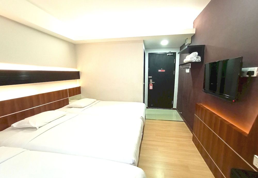 OYO 90091 Hi Inn Superior Suite 4