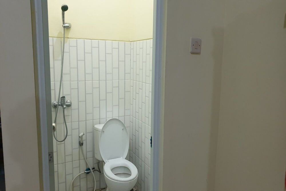 OYO 93785 Aero Kost Bu Lisa Syariah Near Pasar Tradisional Lawang Deluxe Double Room 8