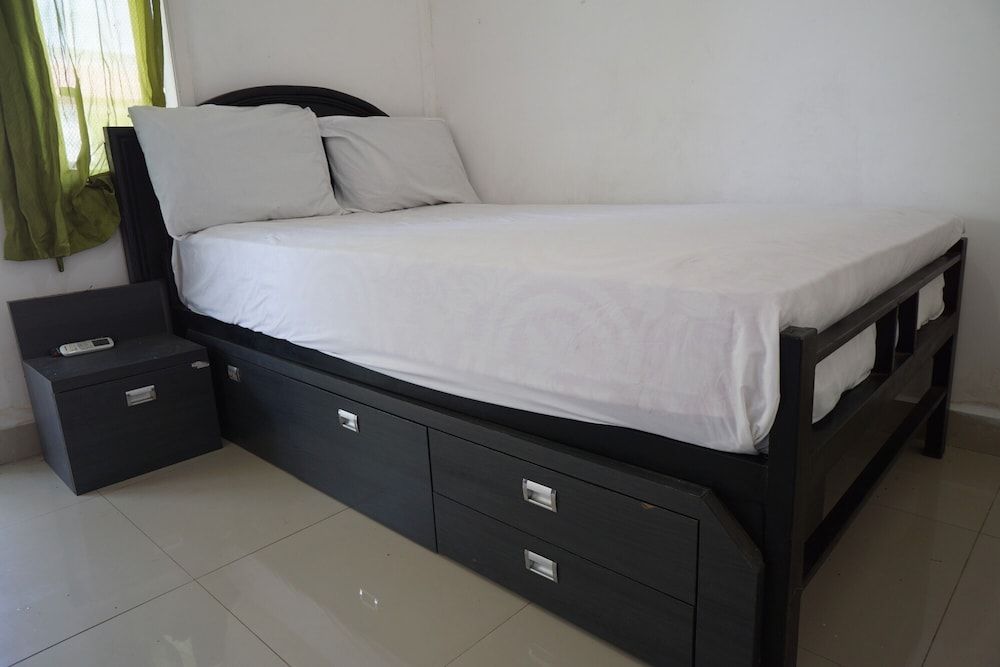 OYO 93785 Aero Kost Bu Lisa Syariah Near Pasar Tradisional Lawang Deluxe Double Room 3