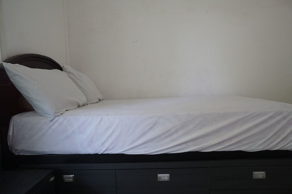 OYO 93785 Aero Kost Bu Lisa Syariah Near Pasar Tradisional Lawang Deluxe Double Room