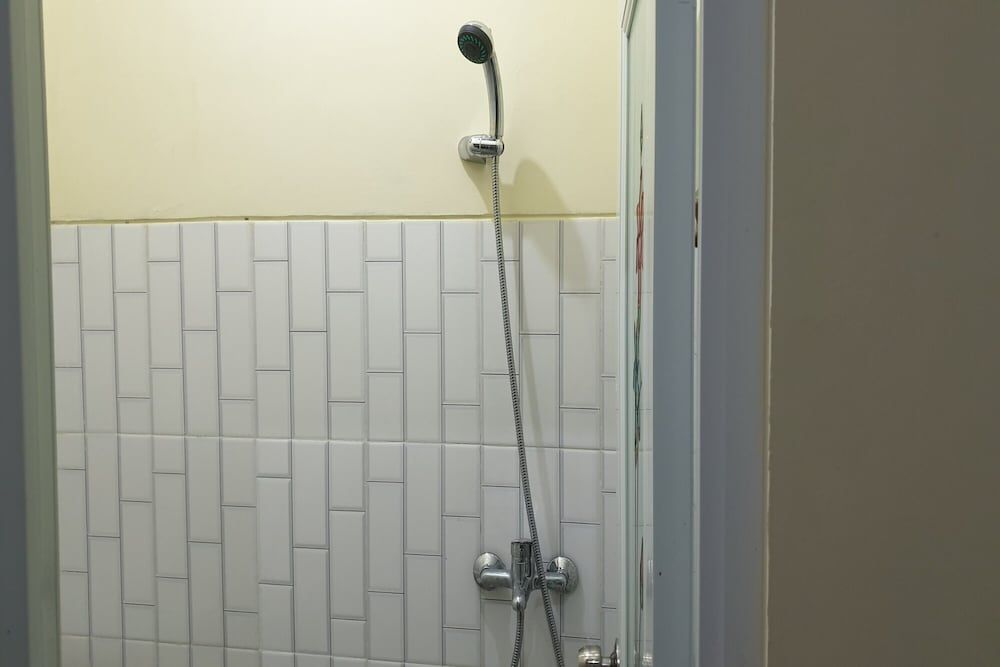 OYO 93785 Aero Kost Bu Lisa Syariah Near Pasar Tradisional Lawang Deluxe Double Room 9