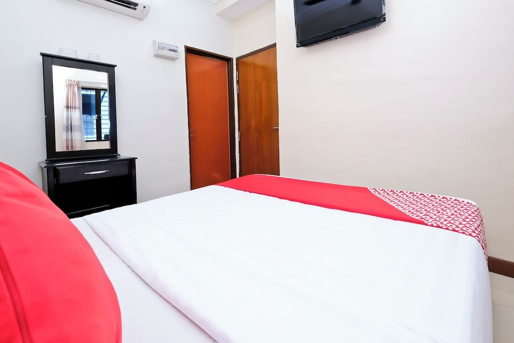 OYO 714 Arina Hotel Standard Double Room, 1 Queen Bed 5