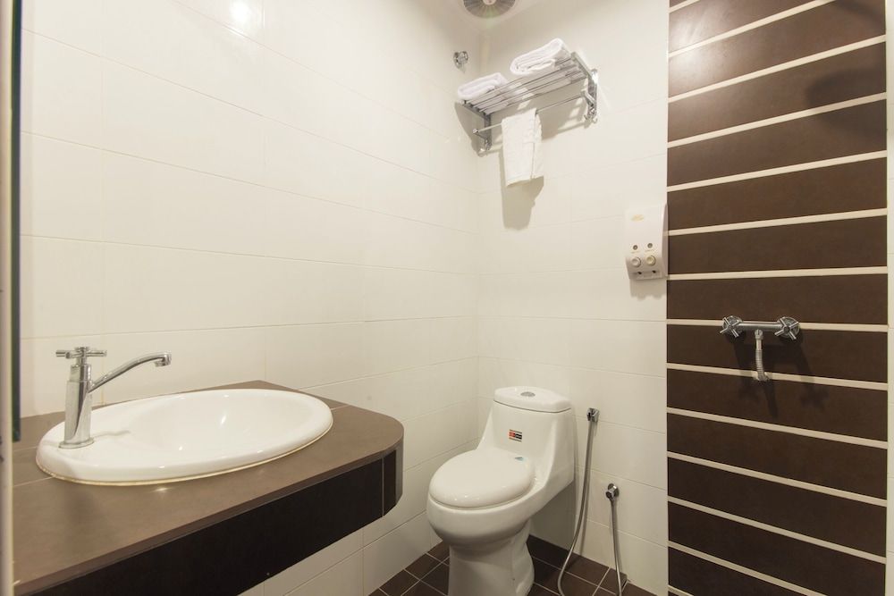 OYO 837 Hotel Bei King Standard Twin Room 4